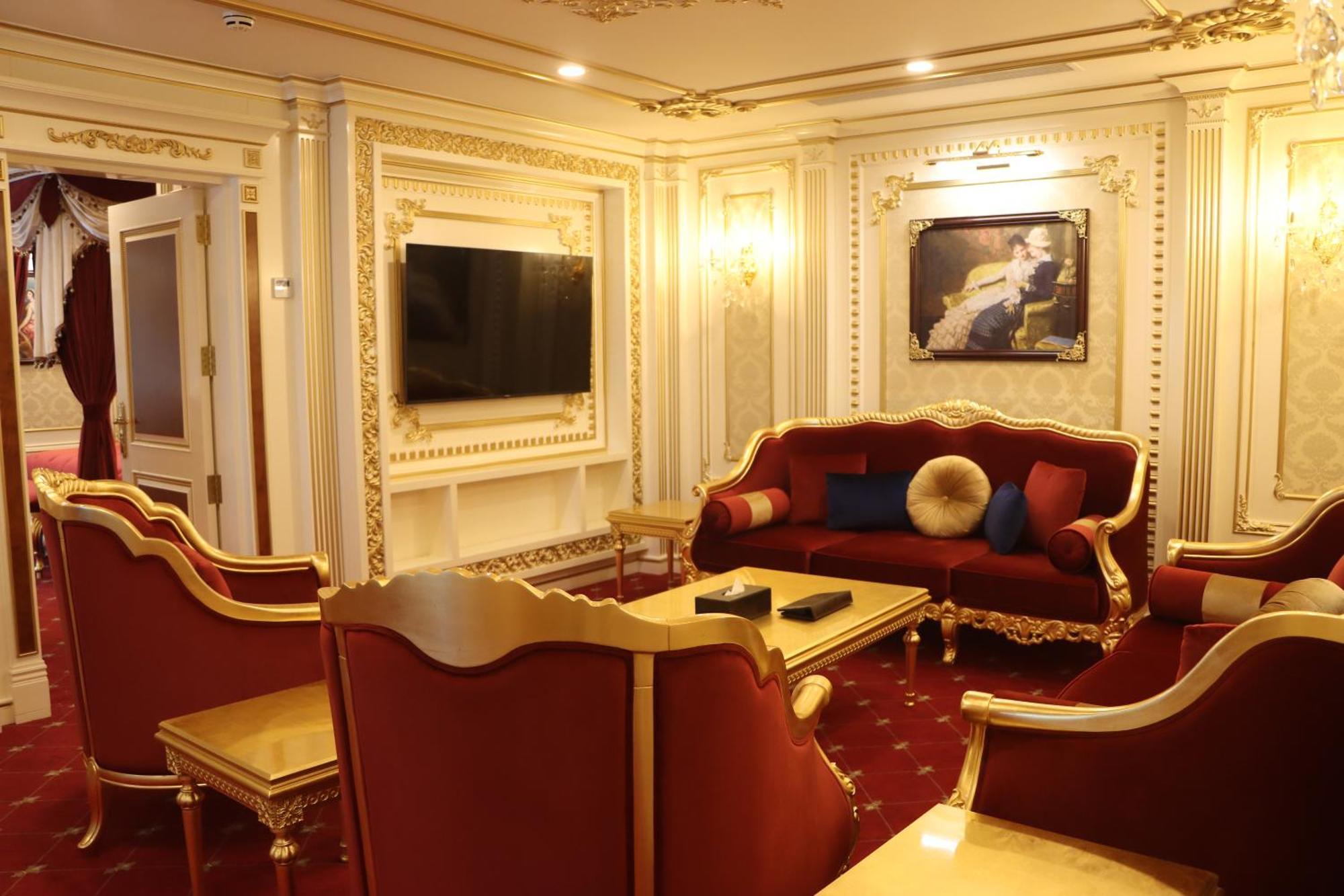 Cristal Erbil Hotel מראה חיצוני תמונה The living room of the Imperial Suite