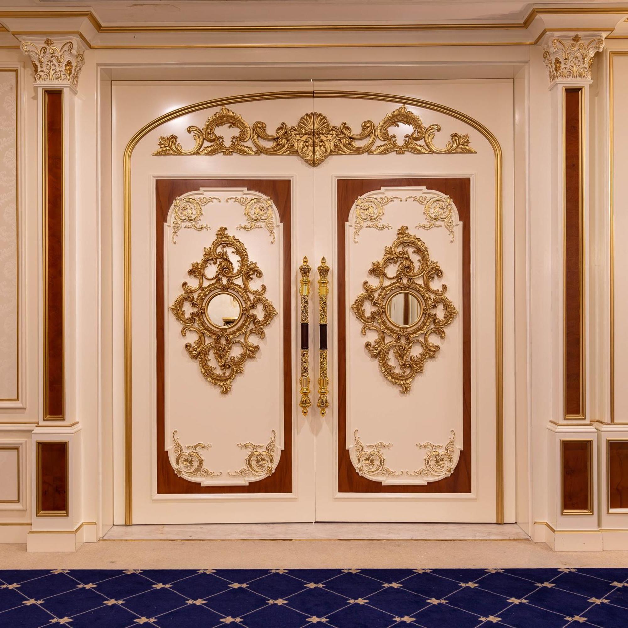 Cristal Erbil Hotel מראה חיצוני תמונה Door of the Russian embassy in Paris