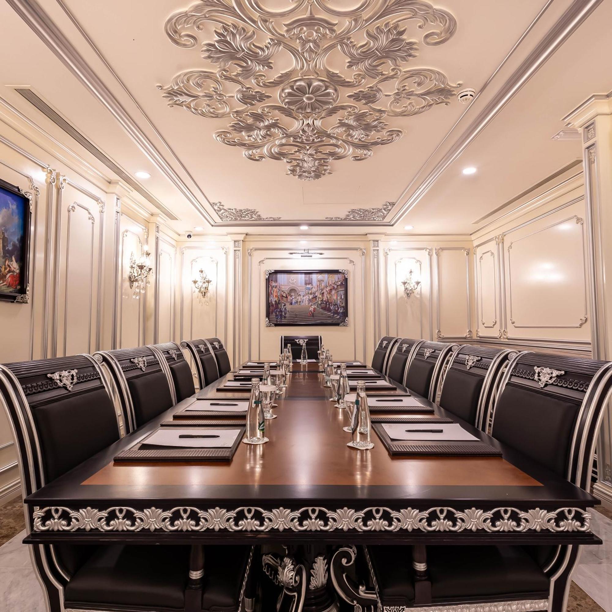 Cristal Erbil Hotel מראה חיצוני תמונה The boardroom of the hotel